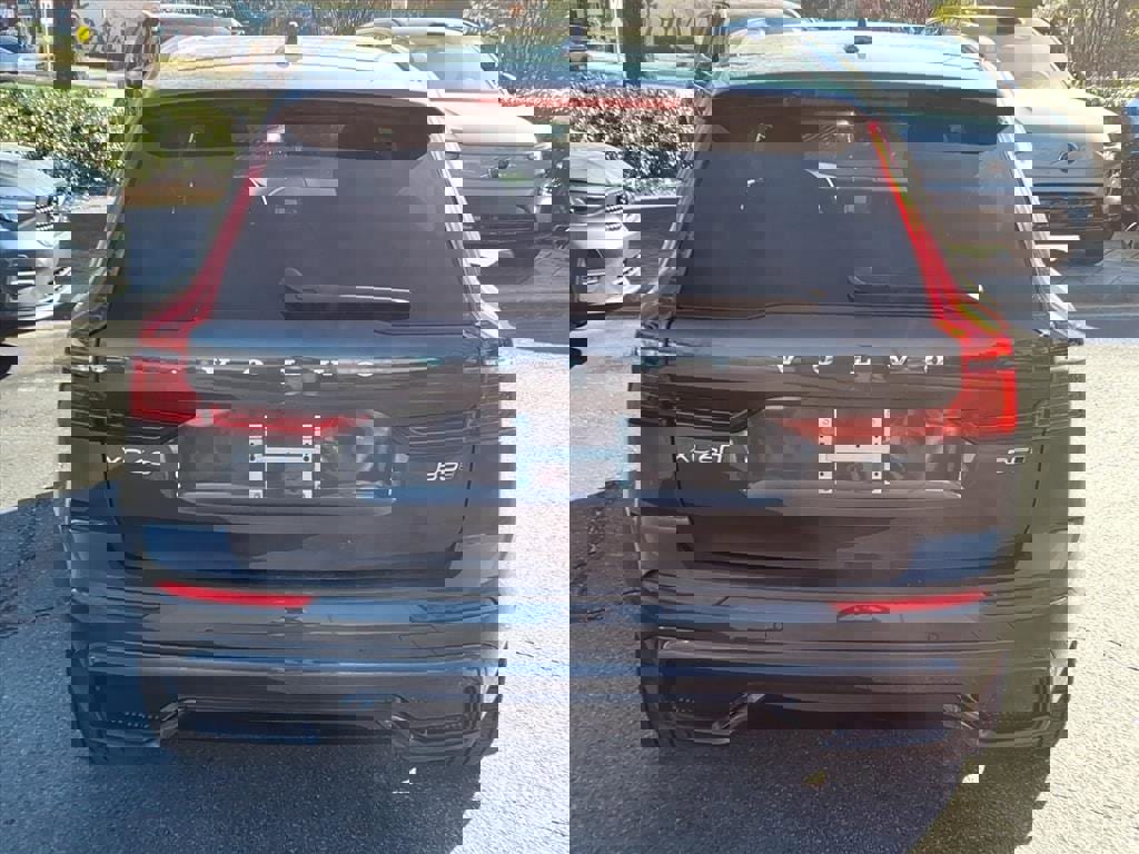 Certified 2025 Volvo XC60 B5 Plus image 4