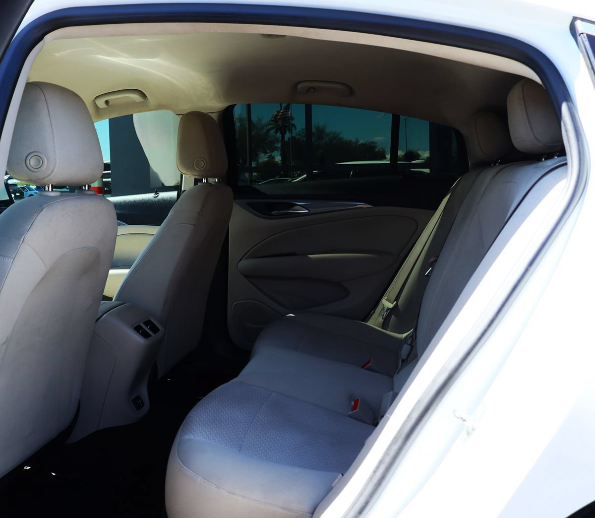 Used 2018 Buick Regal Preferred w/ Sights and Sounds Package FWD image 29