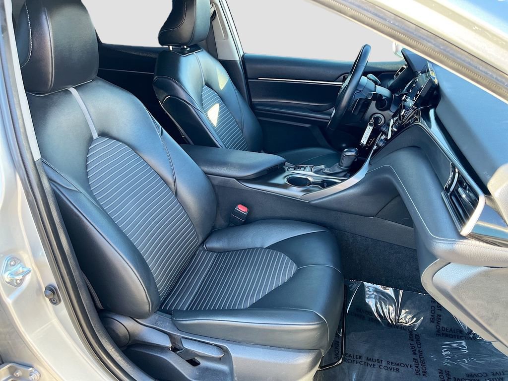 Used 2022 Toyota Camry SE w/ Carpet Mat Package (TMS) image 25