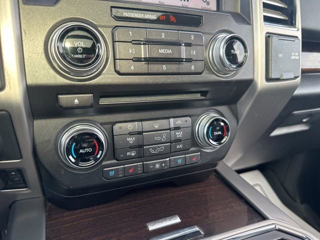 Used 2017 Ford F150 Platinum w/ Equipment Group 701A Luxury image 44