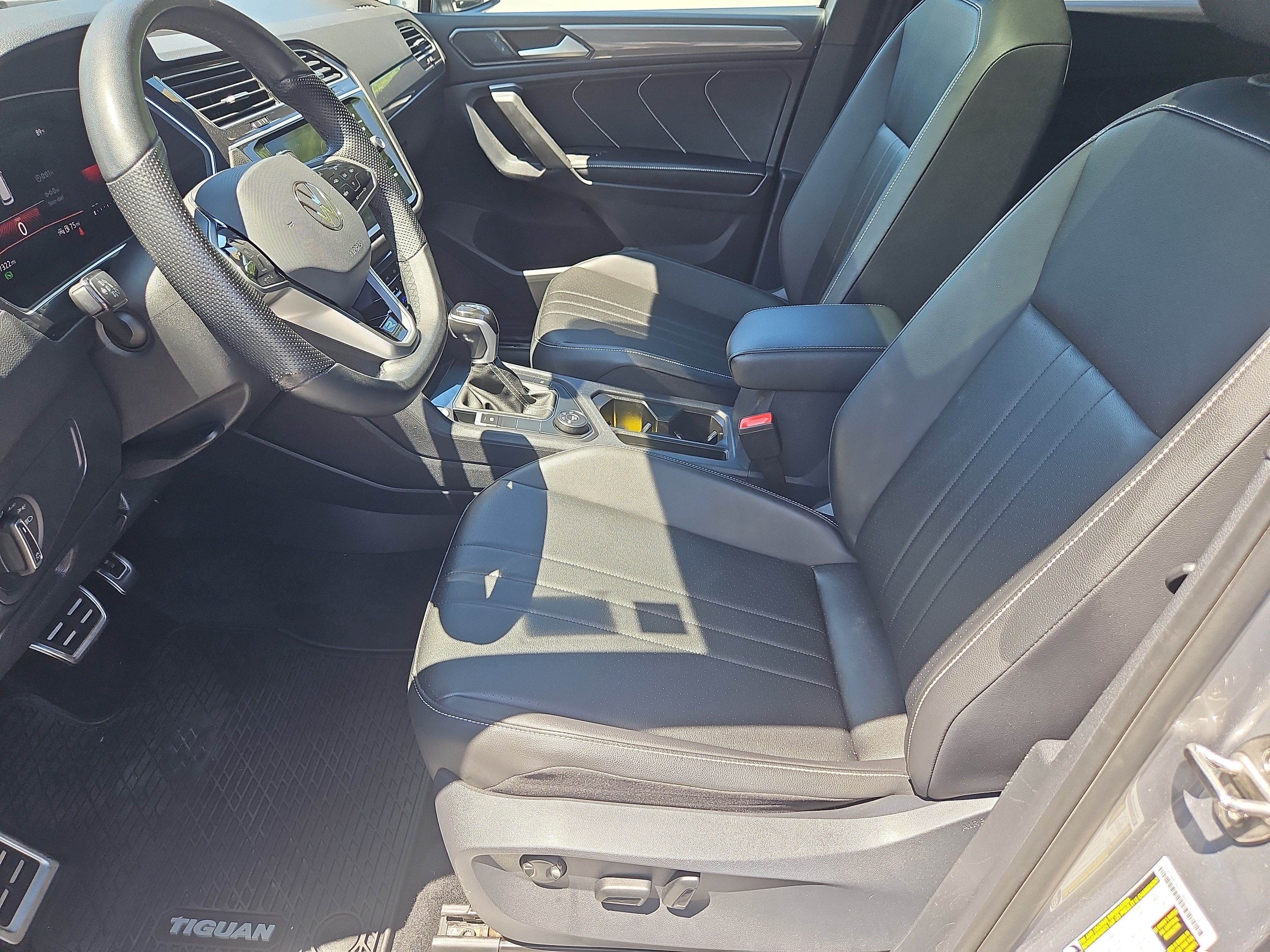 Certified 2024 Volkswagen Tiguan SE R-Line AWD/4WD image 16