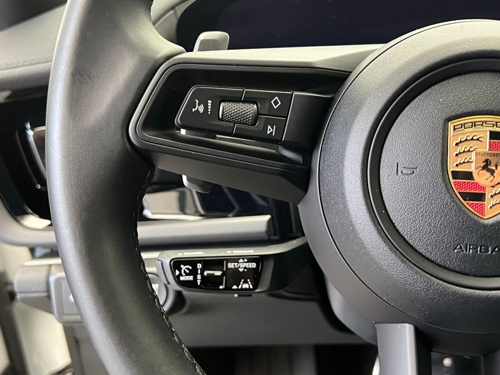 Used 2024 Porsche Panamera image 8