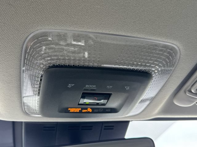 Used 2025 Toyota Prius FWD image 27