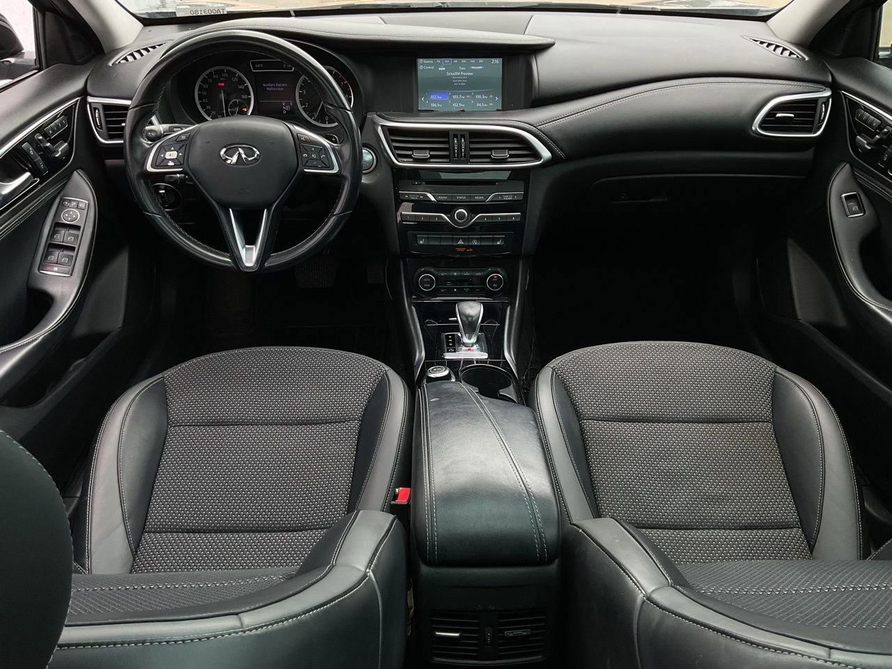 Used 2018 INFINITI QX30 image 23