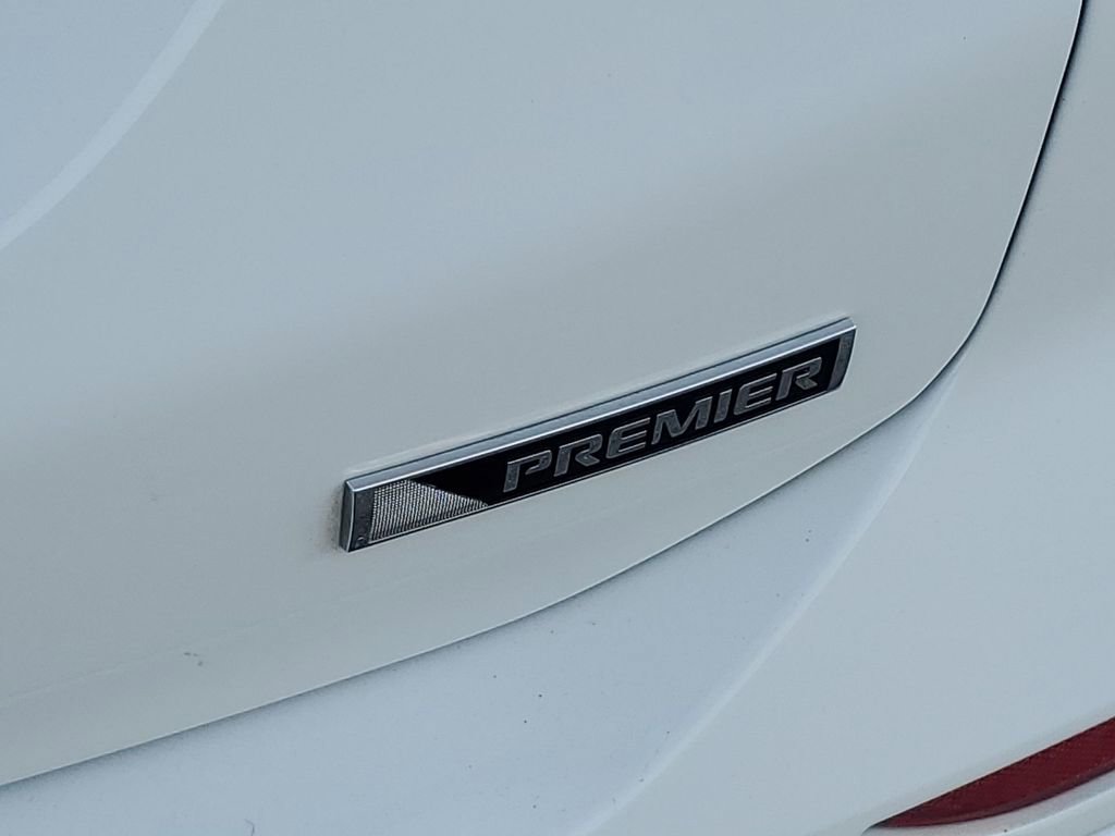 Used 2018 Chevrolet Equinox Premier image 40