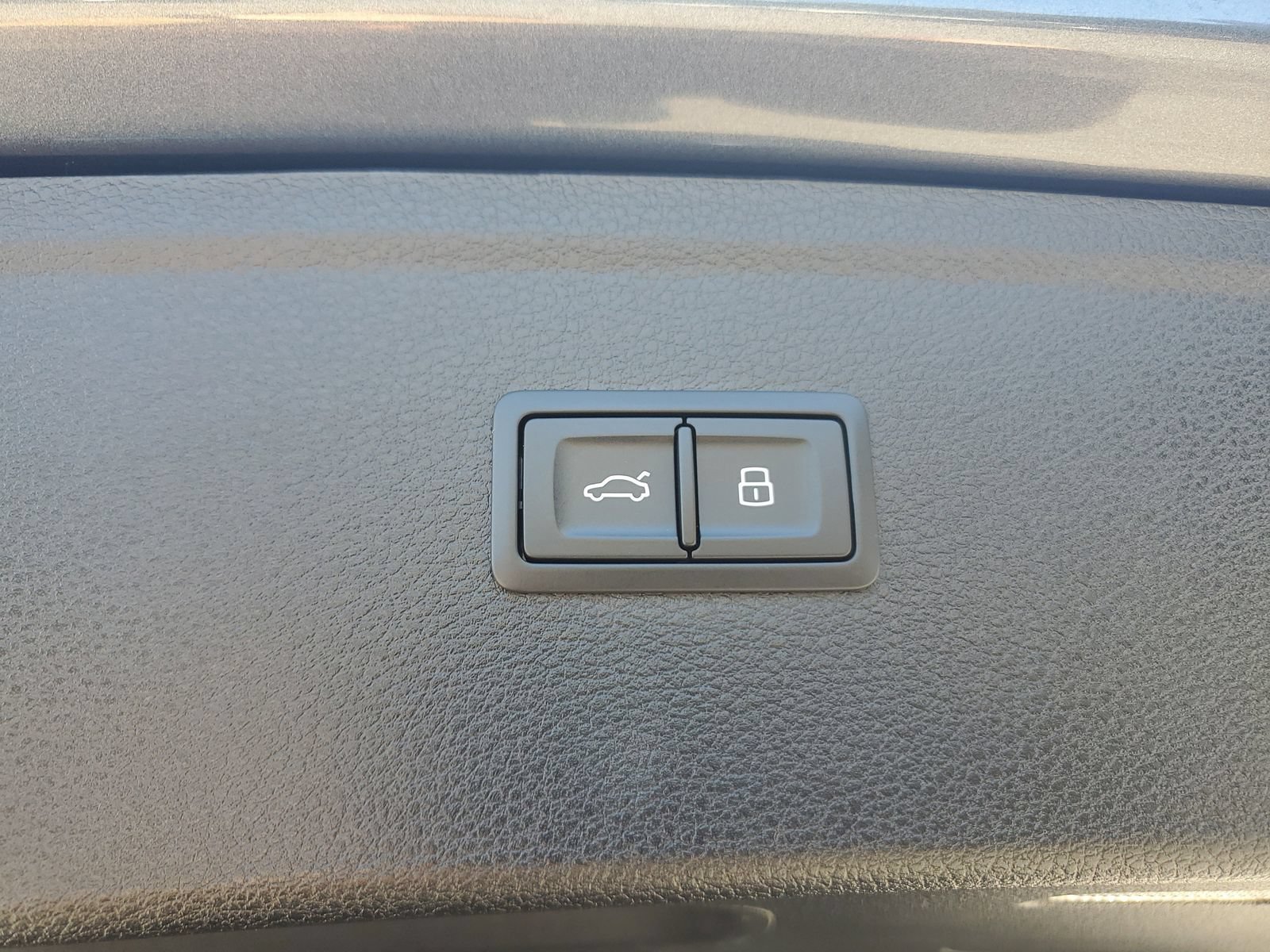 Used 2024 Audi Q5 e Premium w/ Convenience Package AWD/4WD image 9