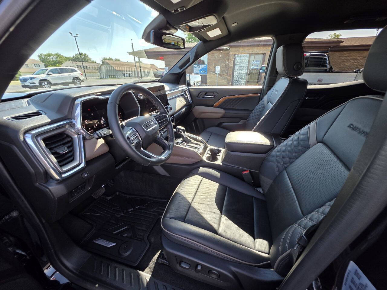 Used 2024 GMC Canyon Denali AWD/4WD image 12