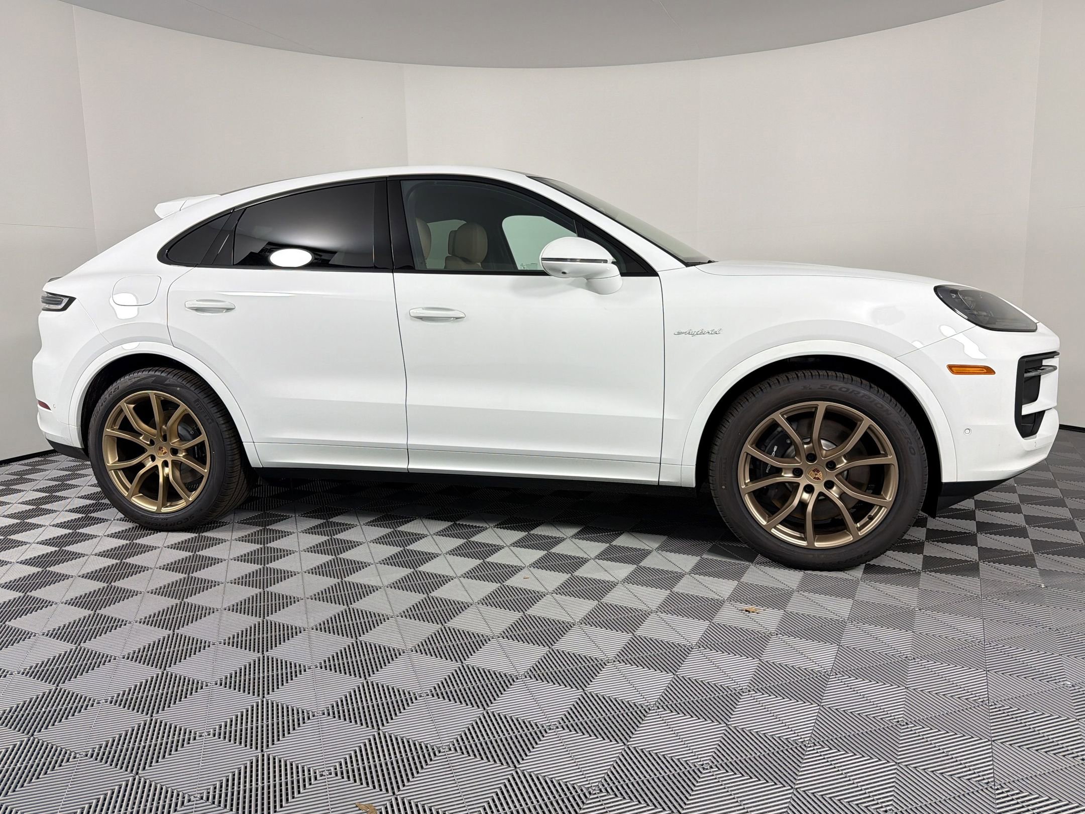 New 2026 Porsche Cayenne E-Hybrid Coupe AWD/4WD image 11