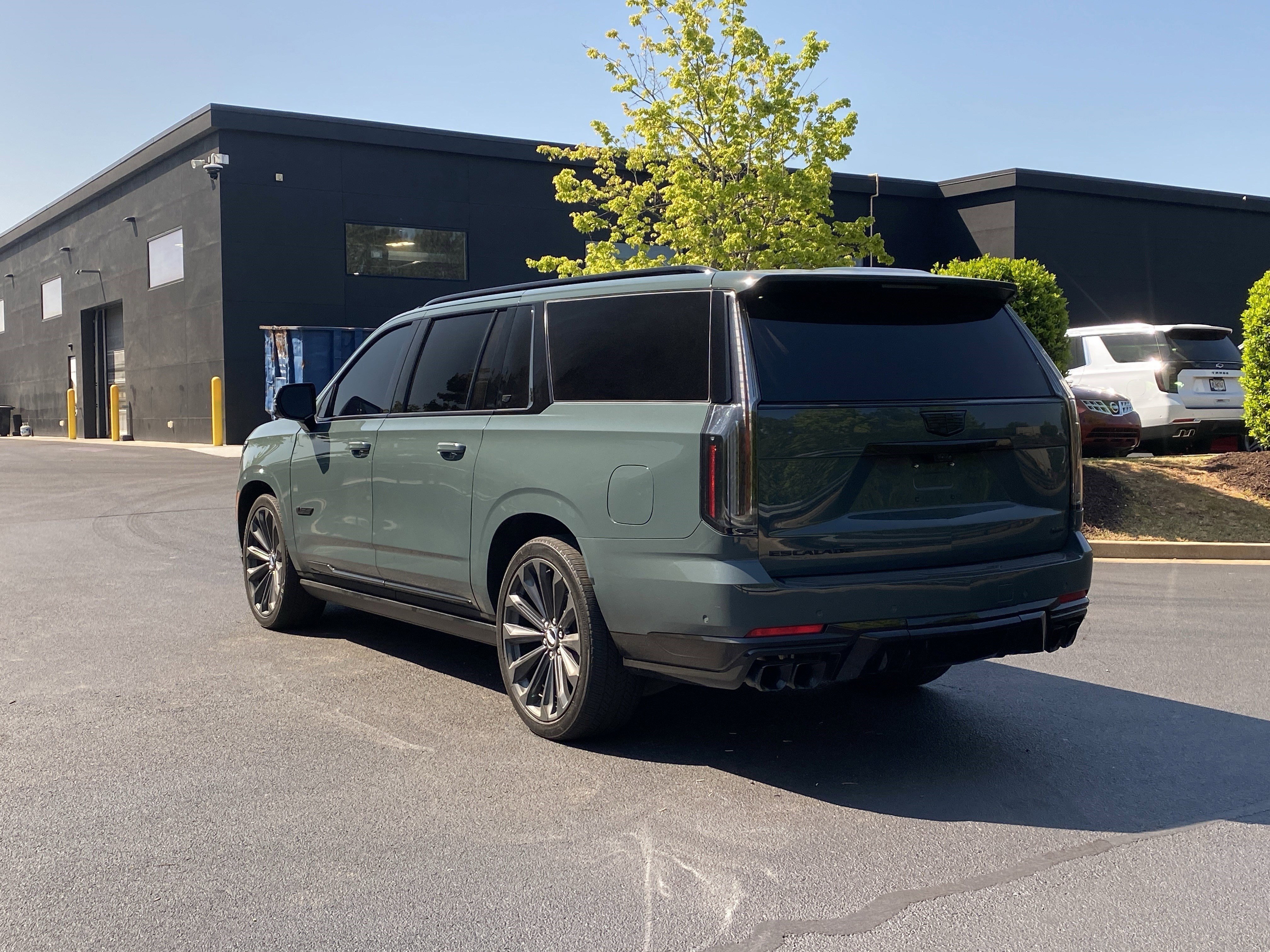 Used 2025 Cadillac Escalade ESV V AWD/4WD image 15