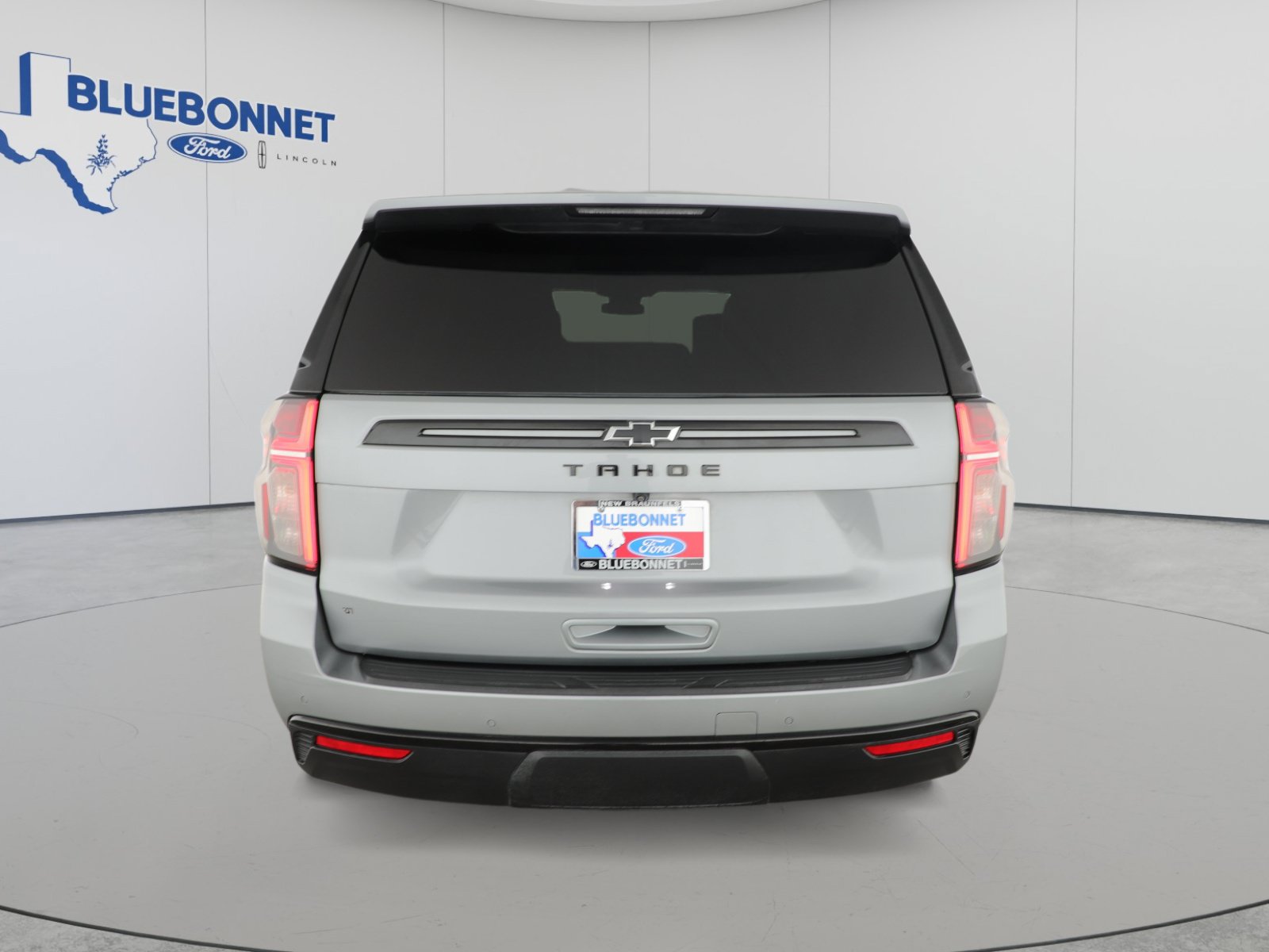 Used 2023 Chevrolet Tahoe Z71 w/ Luxury Package AWD/4WD image 4