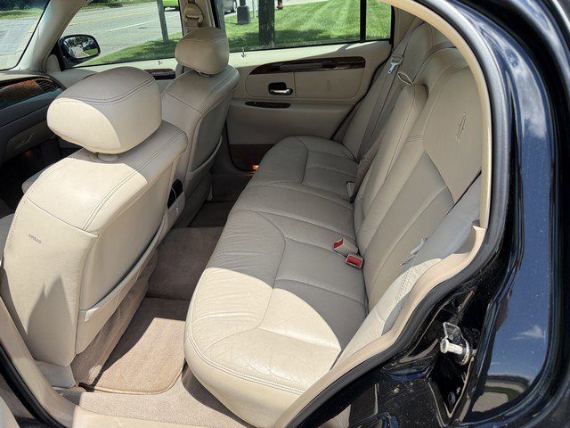 Used 2001 Lincoln Town Car Cartier image 10