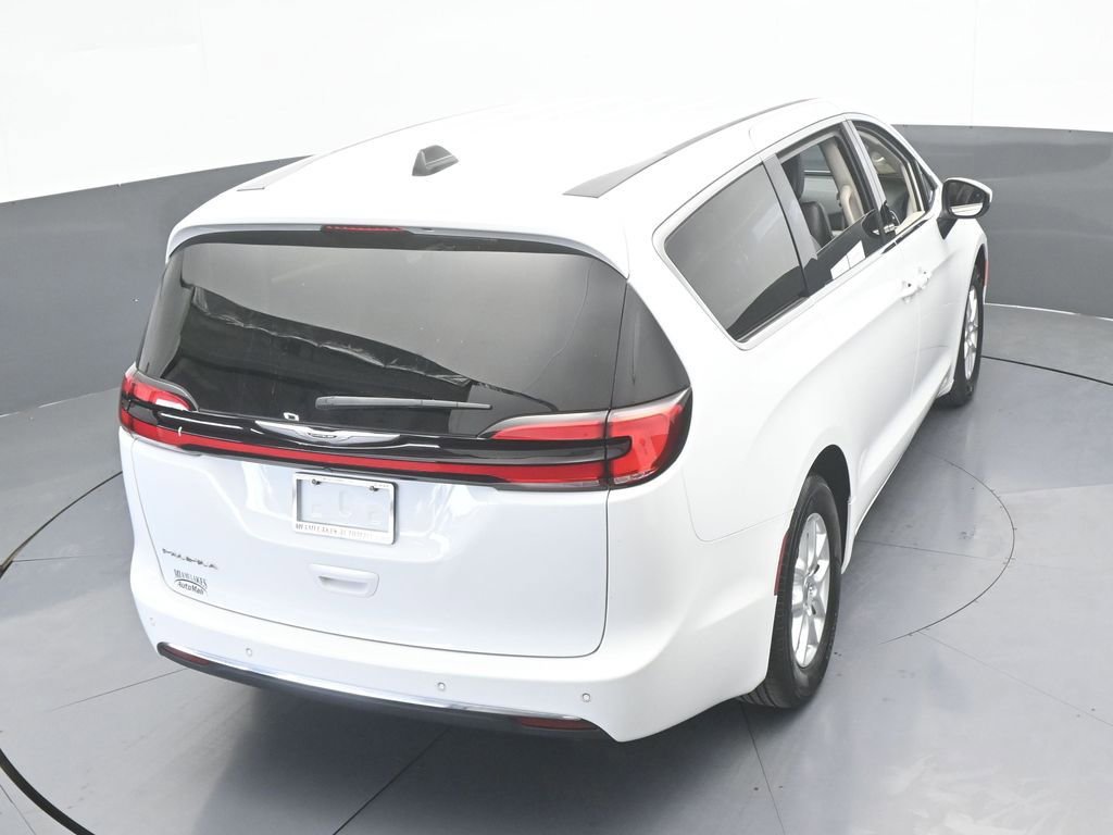 Used 2023 Chrysler Pacifica Touring-L image 50