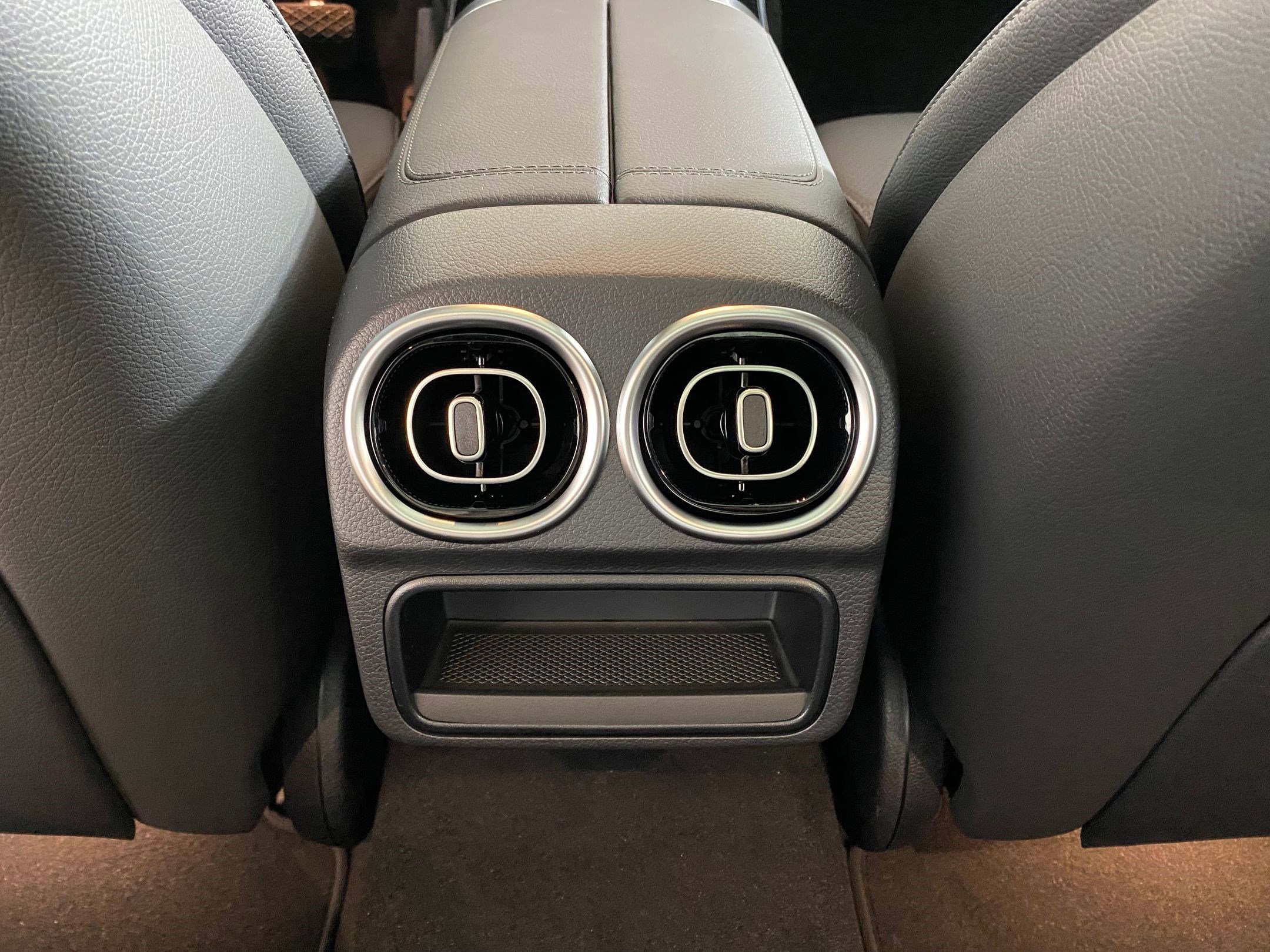 Used 2025 Mercedes-Benz C 300 4MATIC Sedan image 28