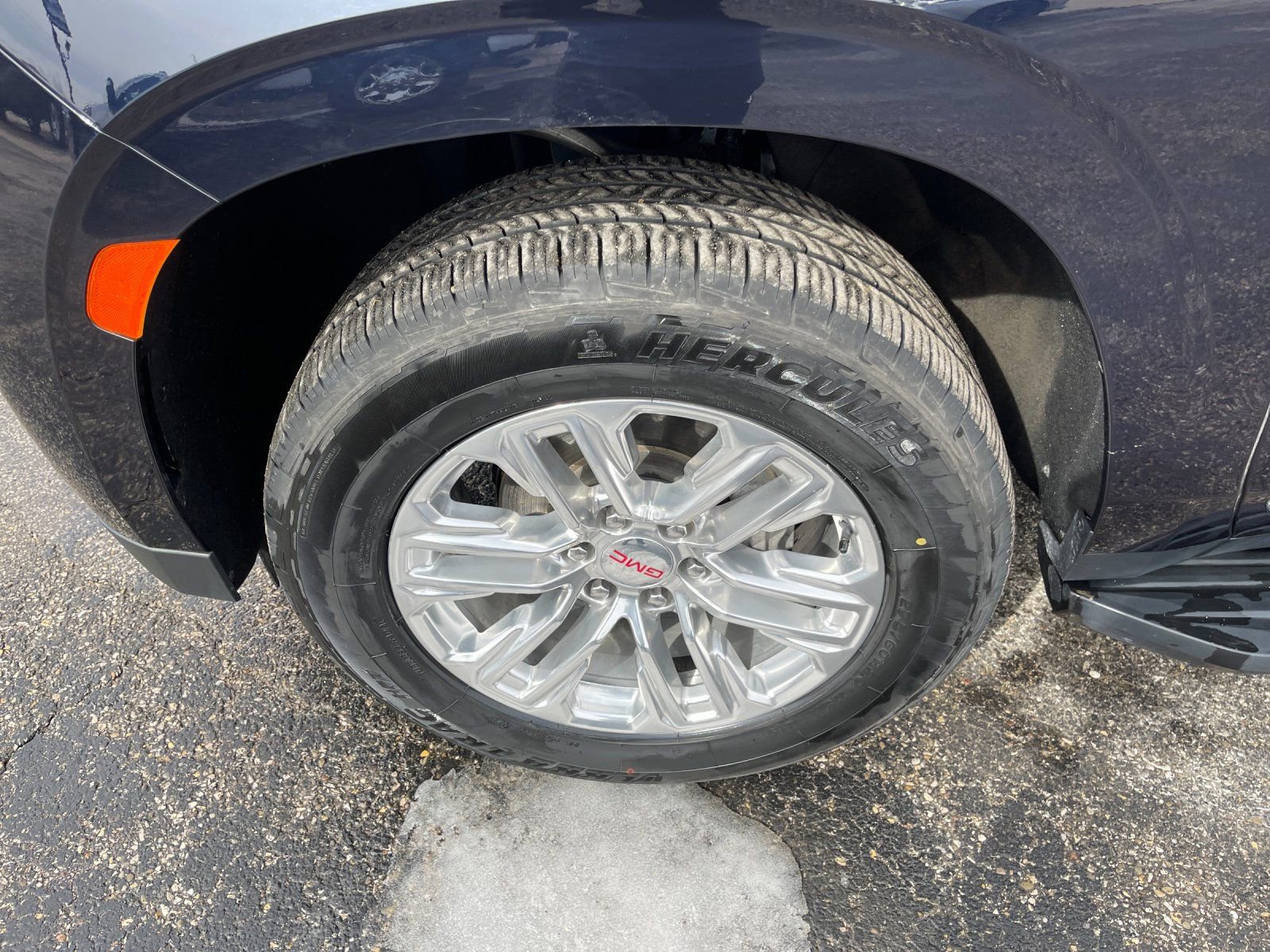 Used 2024 GMC Yukon SLT image 33