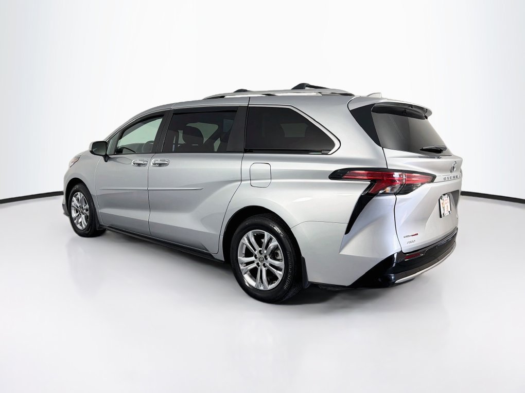 Used 2023 Toyota Sienna Platinum AWD/4WD image 7