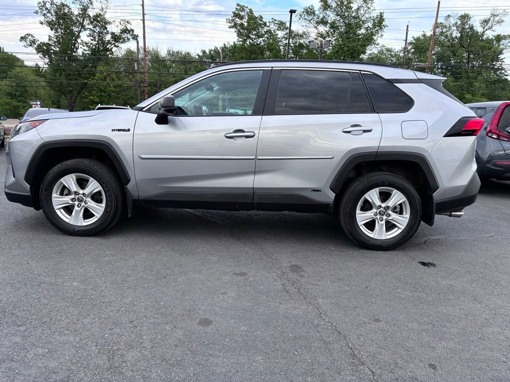 Used 2021 Toyota RAV4 LE AWD/4WD image 4