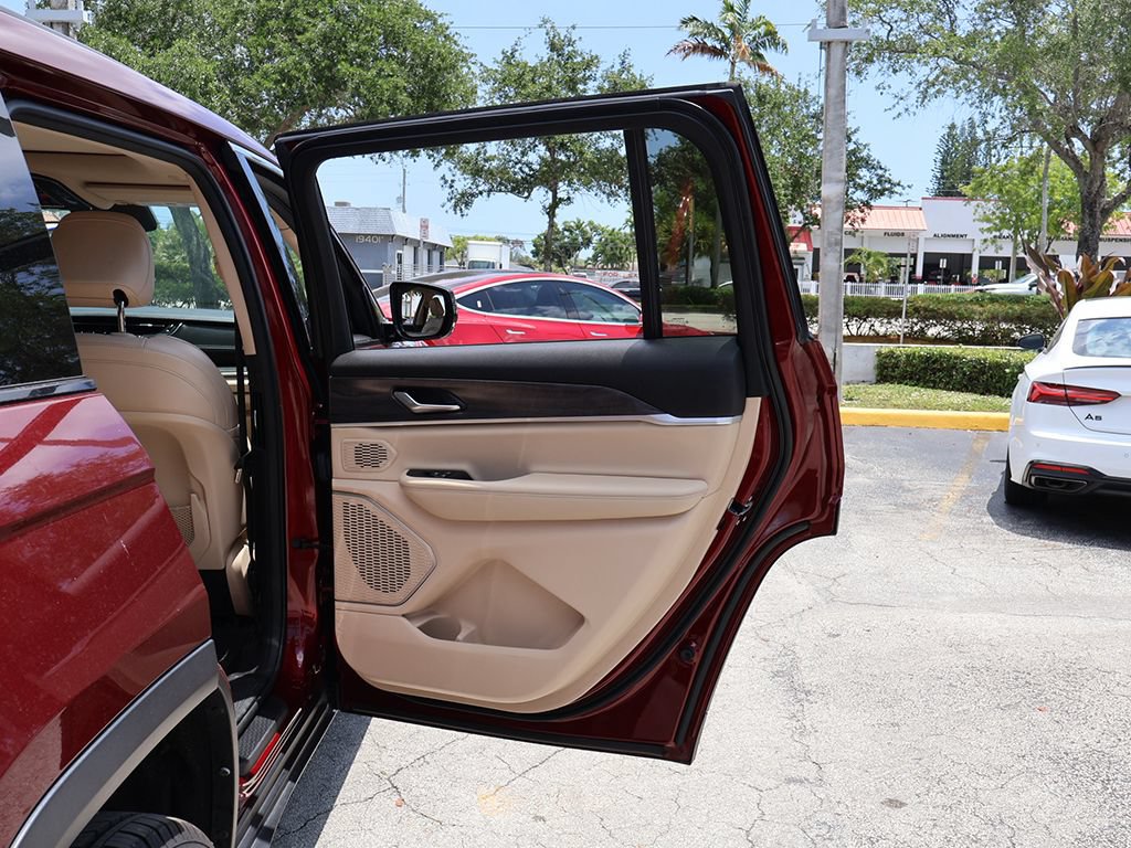 Used 2022 Jeep Grand Cherokee L Limited AWD/4WD image 29