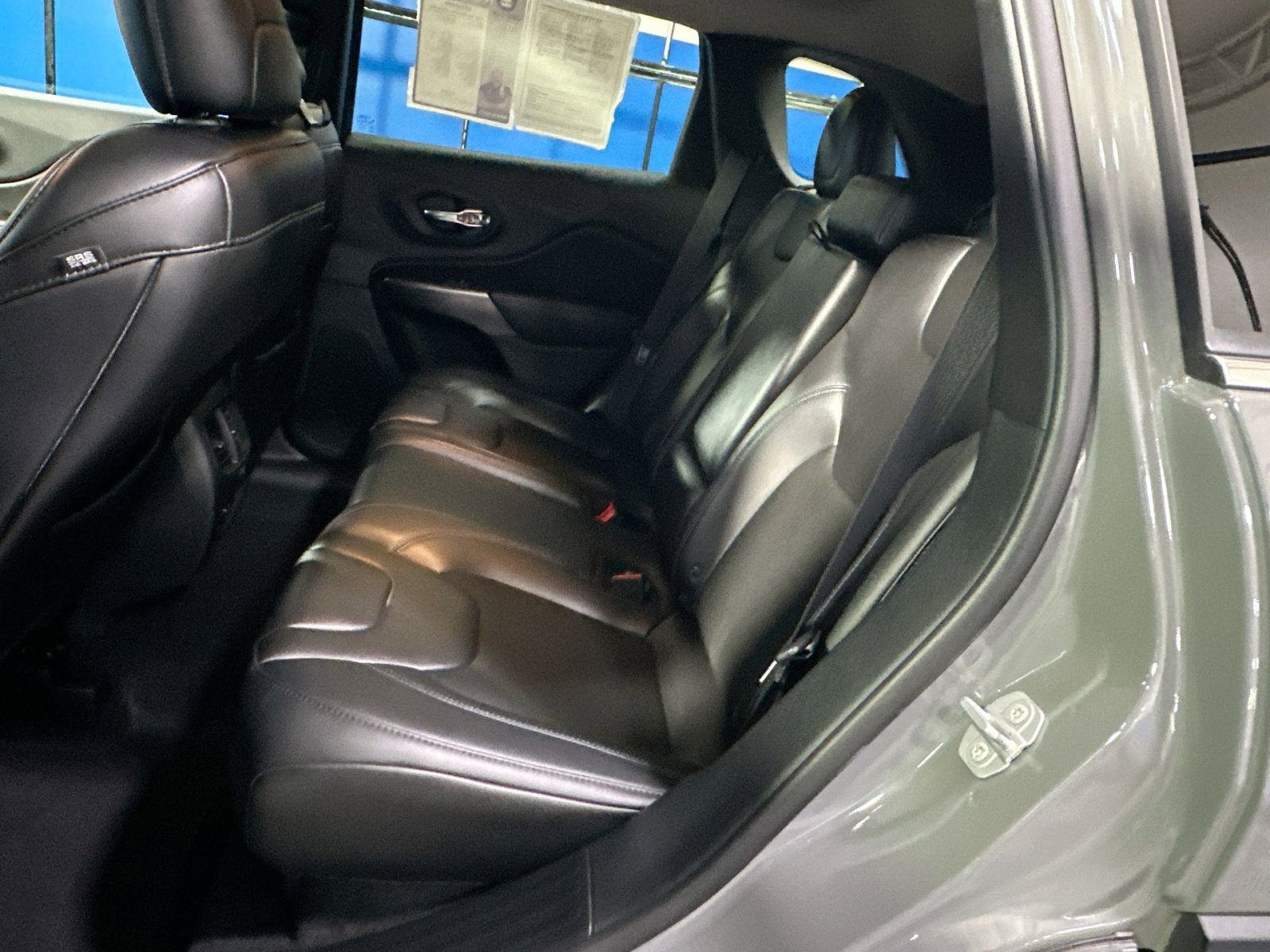 Used 2019 Jeep Cherokee Latitude Plus w/ Comfort/Convenience Group image 32