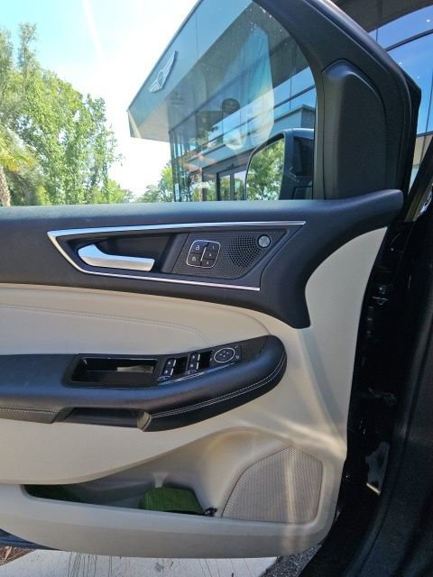 Used 2019 Ford Edge Titanium w/ Equipment Group 301A FWD image 7