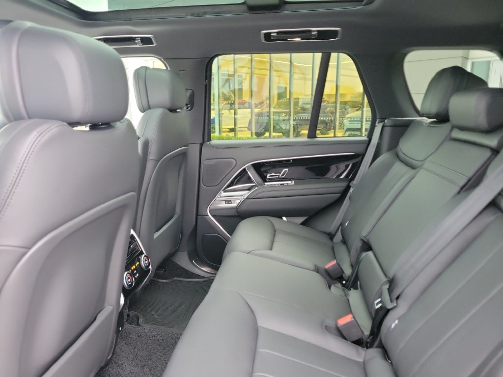 New 2027 Land Rover Range Rover SE AWD/4WD image 16