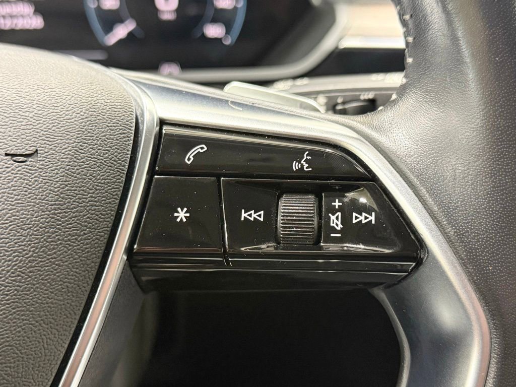 Used 2019 Audi e-tron Prestige w/ Prestige Package AWD/4WD image 22