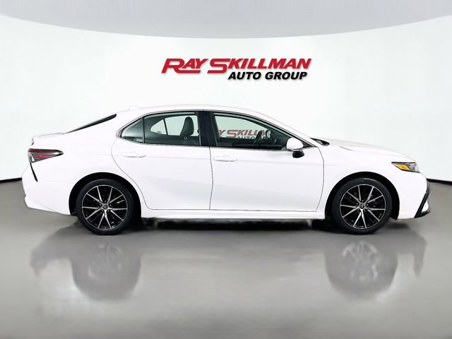 Used 2024 Toyota Camry SE image 8