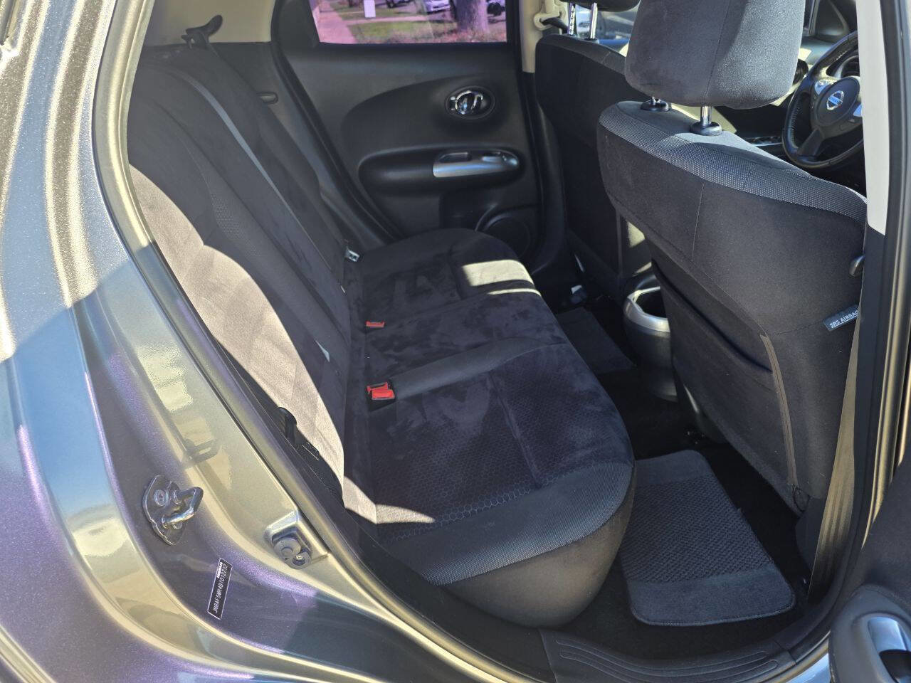 Used 2011 Nissan Juke SV FWD image 18