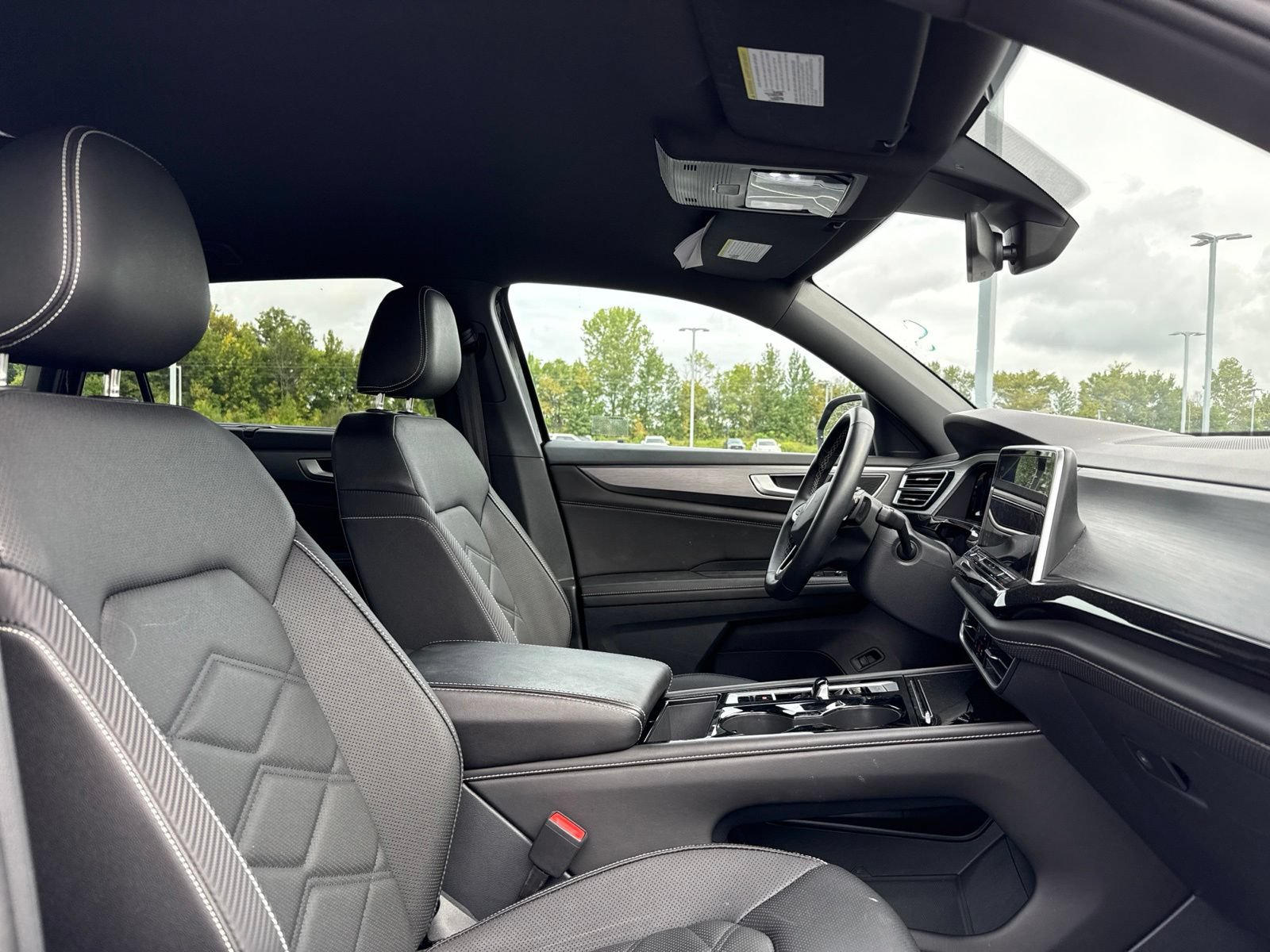 Used 2025 Volkswagen Atlas Cross Sport SE FWD image 13
