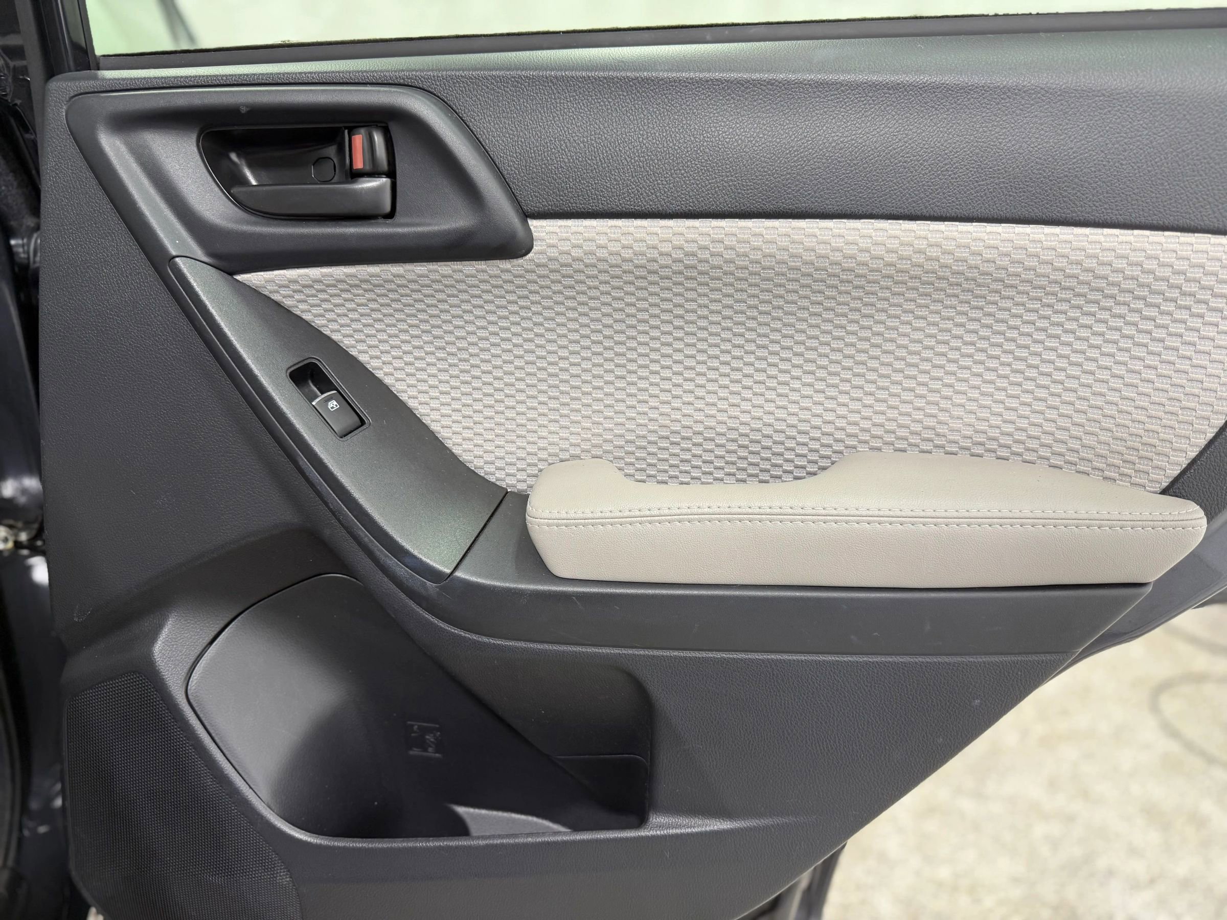 Used 2017 Subaru Forester 2.5i Premium image 32