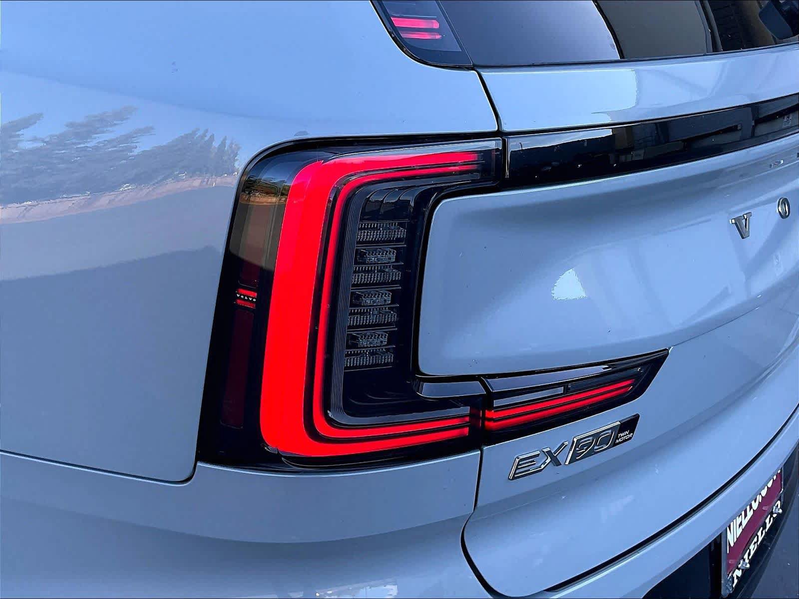 New 2026 Volvo EX90 Plus AWD/4WD image 25