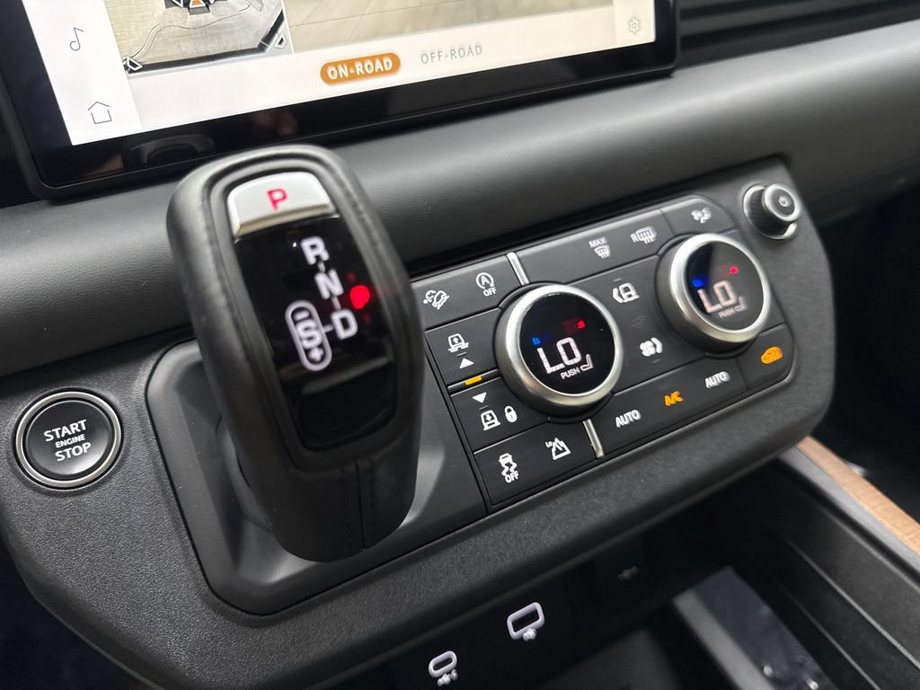 Used 2024 Land Rover Defender 110 X-Dynamic SE AWD/4WD image 67