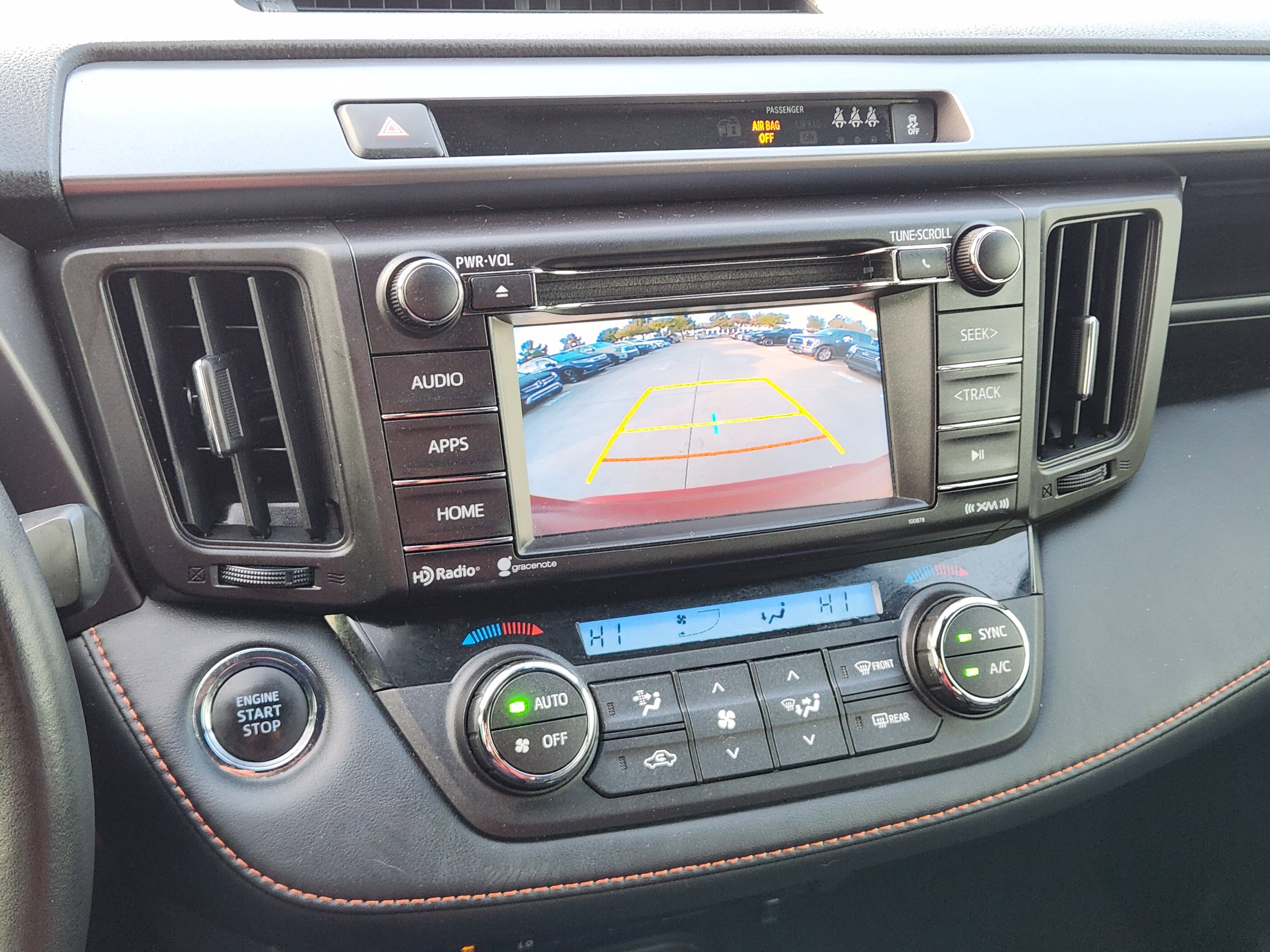 Used 2018 Toyota RAV4 SE image 21