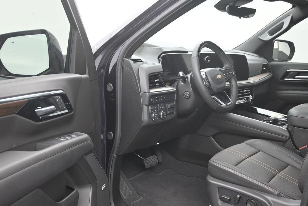 Used 2026 Chevrolet Suburban High Country AWD/4WD image 10