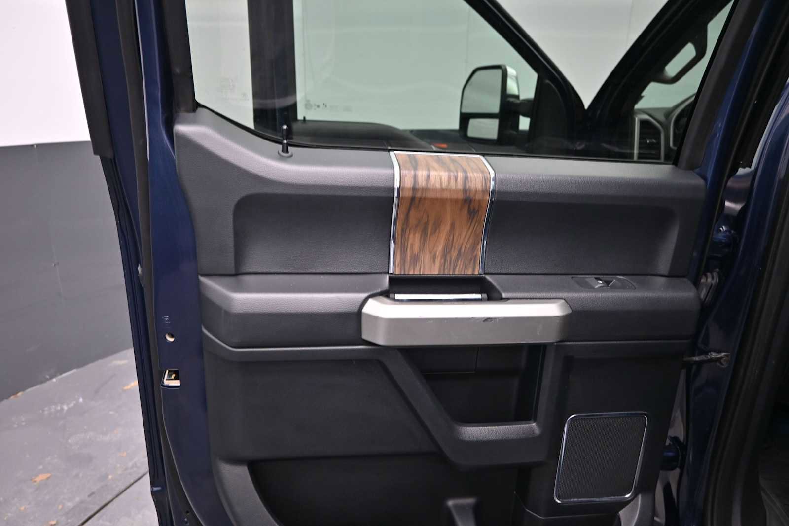 Used 2020 Ford F150 Lariat w/ Equipment Group 502A Luxury AWD/4WD image 17