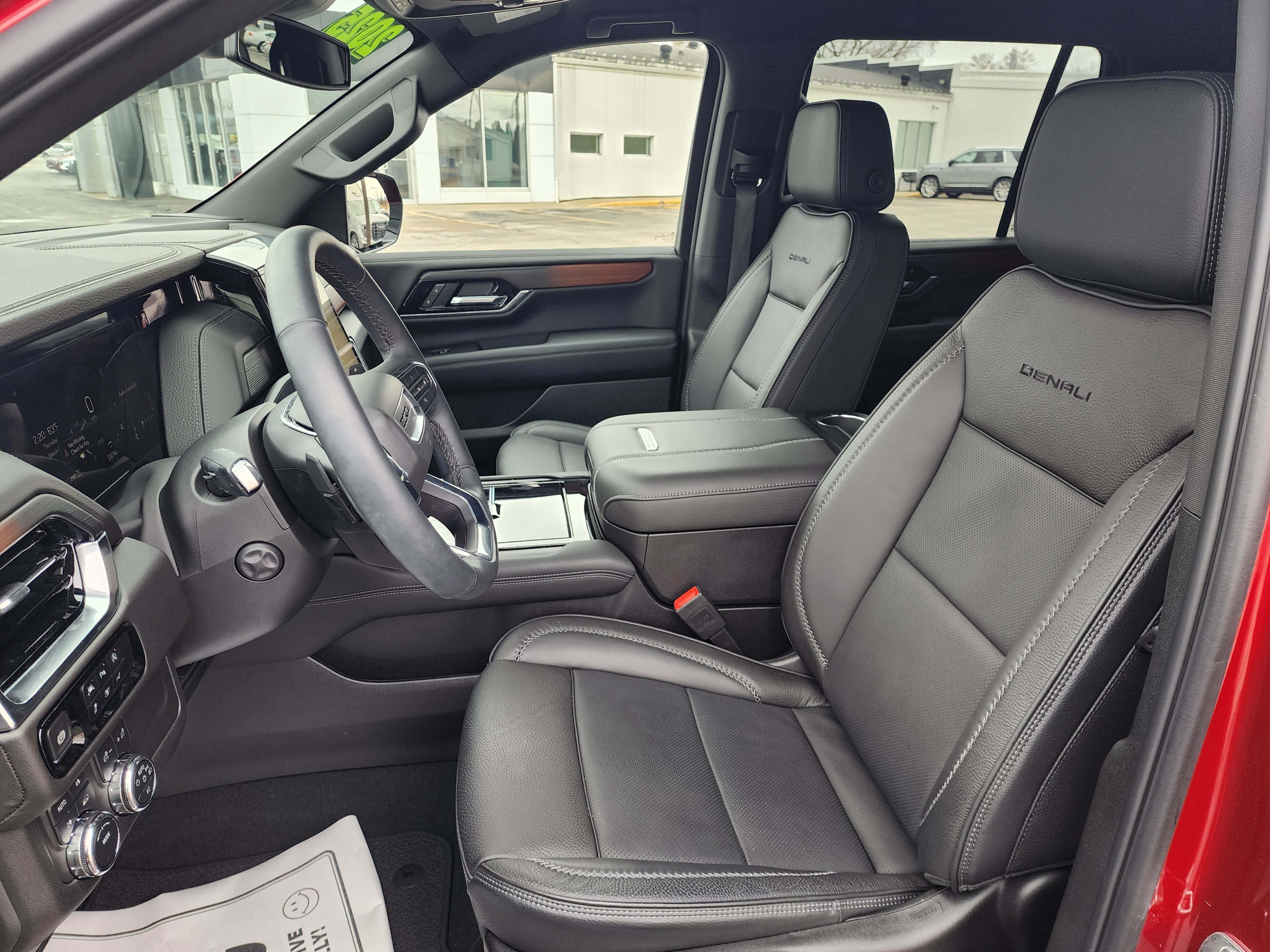 Certified 2025 GMC Yukon Denali image 9
