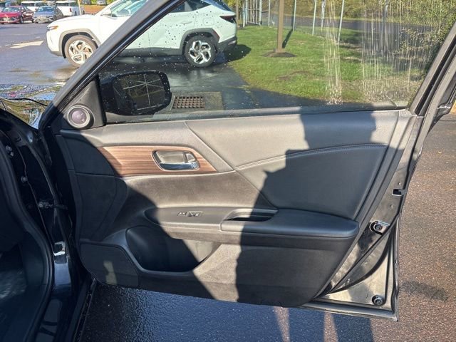 Used 2017 Honda Accord EX image 8