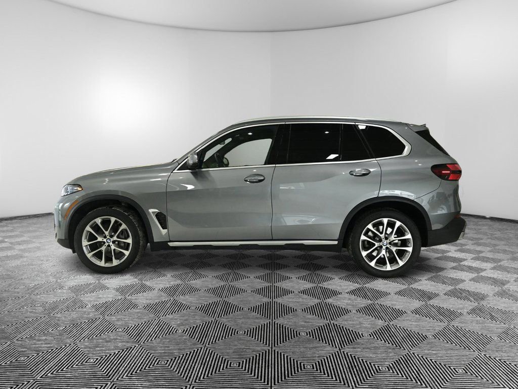 Used 2025 BMW X5 xDrive40i w/ Premium Package image 2