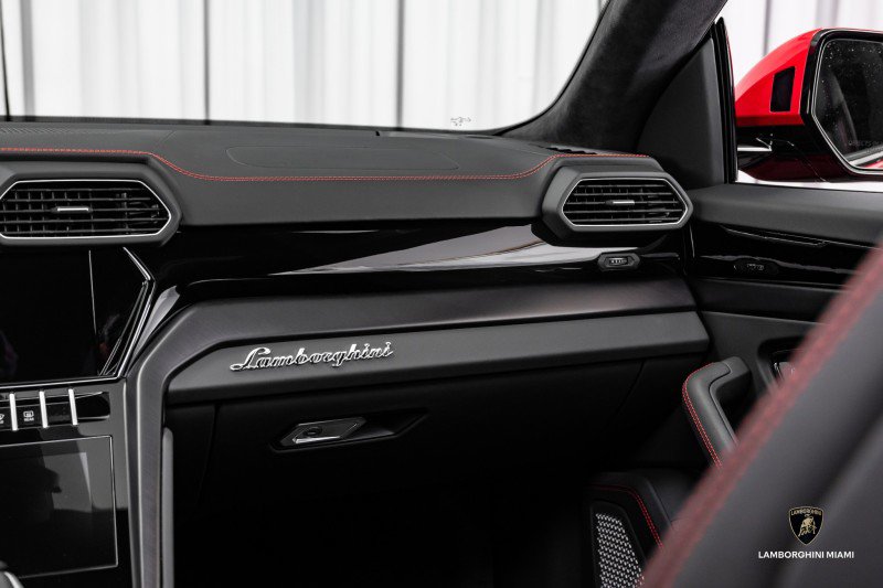 Used 2024 Lamborghini Urus S image 39