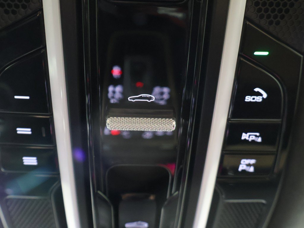 Used 2022 Porsche Cayenne GTS image 63