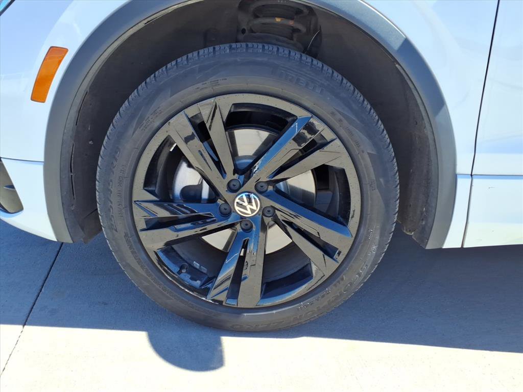Used 2023 Volkswagen Tiguan SE R-Line image 9