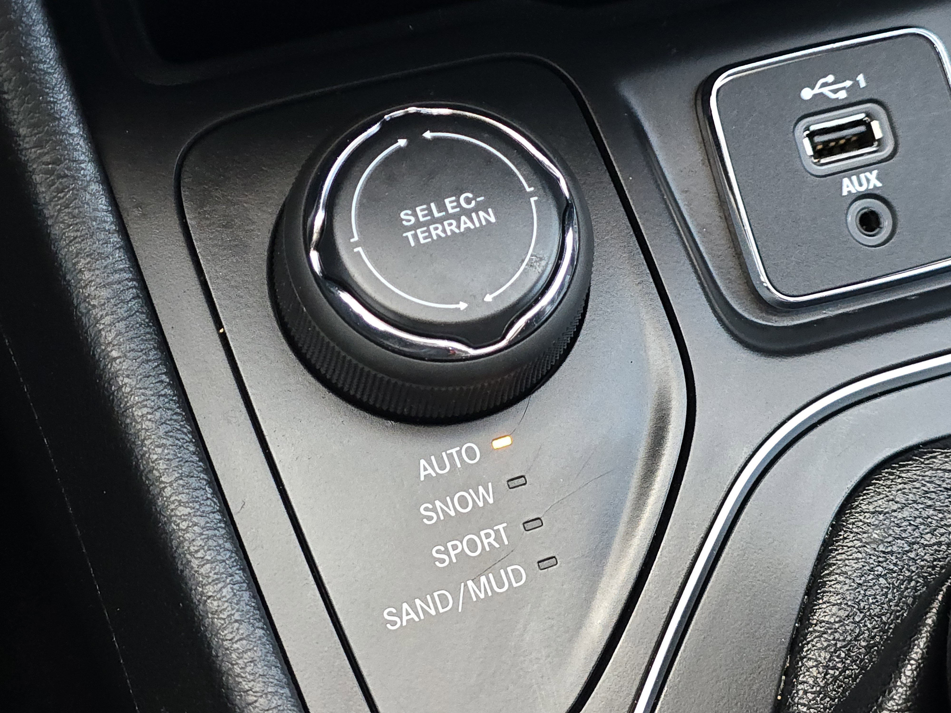 Used 2020 Jeep Cherokee Latitude Plus w/ Cold Weather Group image 24