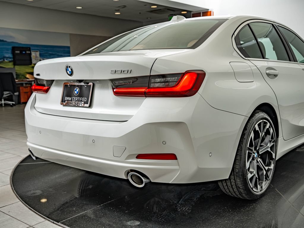 Certified 2025 BMW 330i xDrive Sedan w/ M Sport Package AWD/4WD image 17