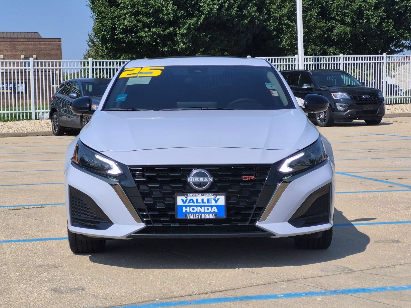 Used 2025 Nissan Altima 2.5 SR w/ SR Premium Package FWD image 3
