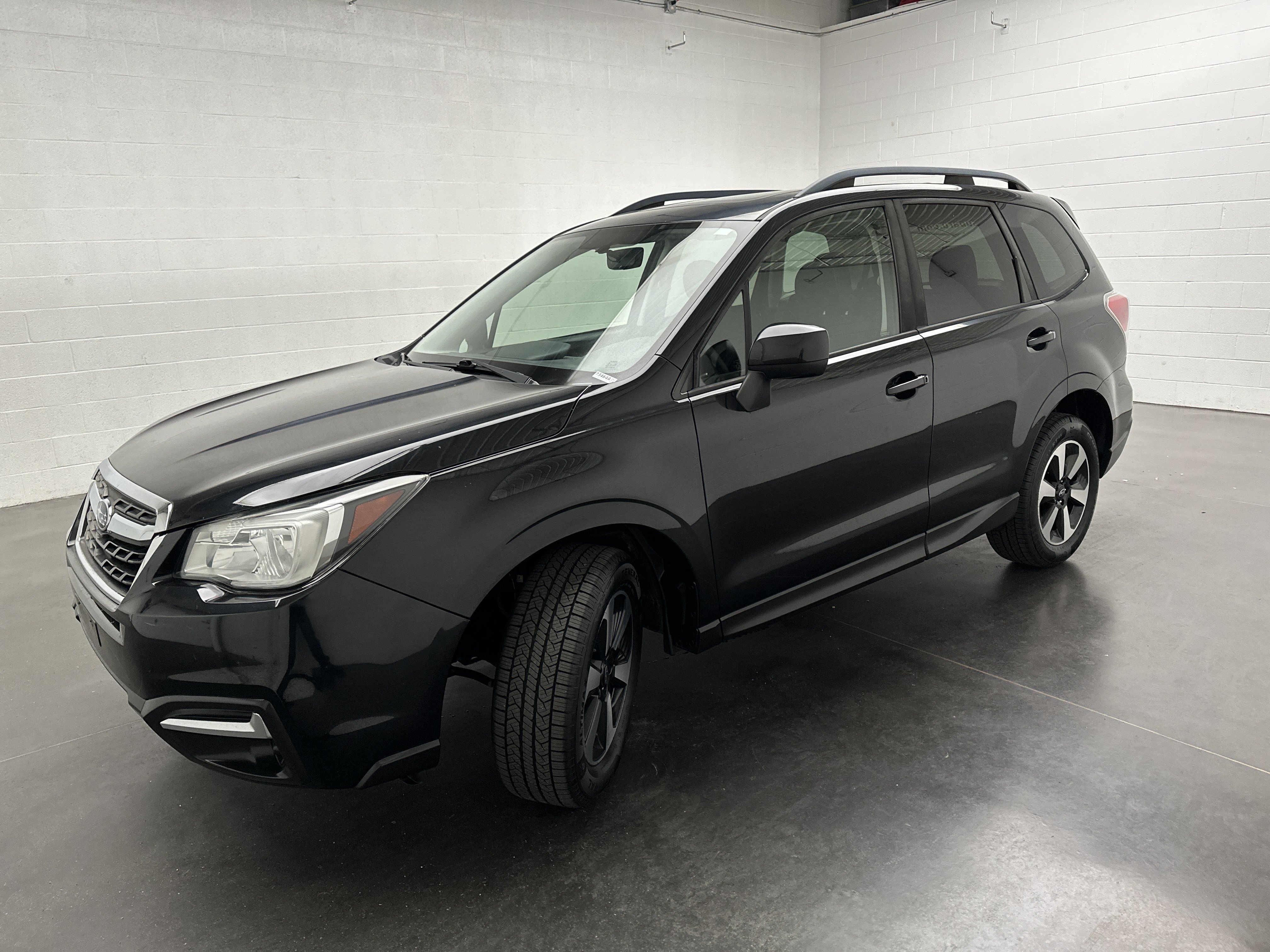 Used 2017 Subaru Forester 2.5i Premium w/ All-Weather Package AWD/4WD image 4
