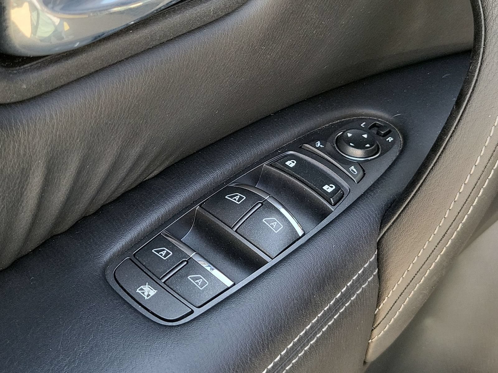 Used 2017 INFINITI QX80 2WD w/ Driver Assistance Package image 24