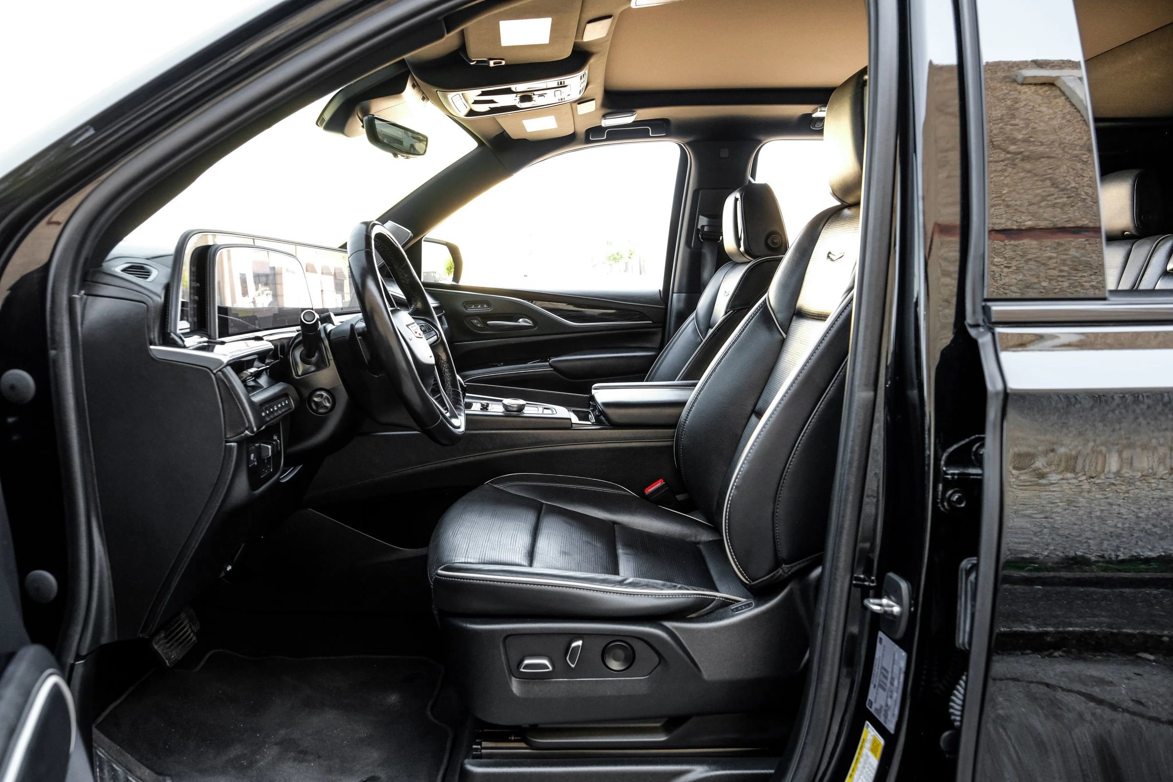 Used 2022 Cadillac Escalade ESV Sport w/ Touring Package AWD/4WD image 4