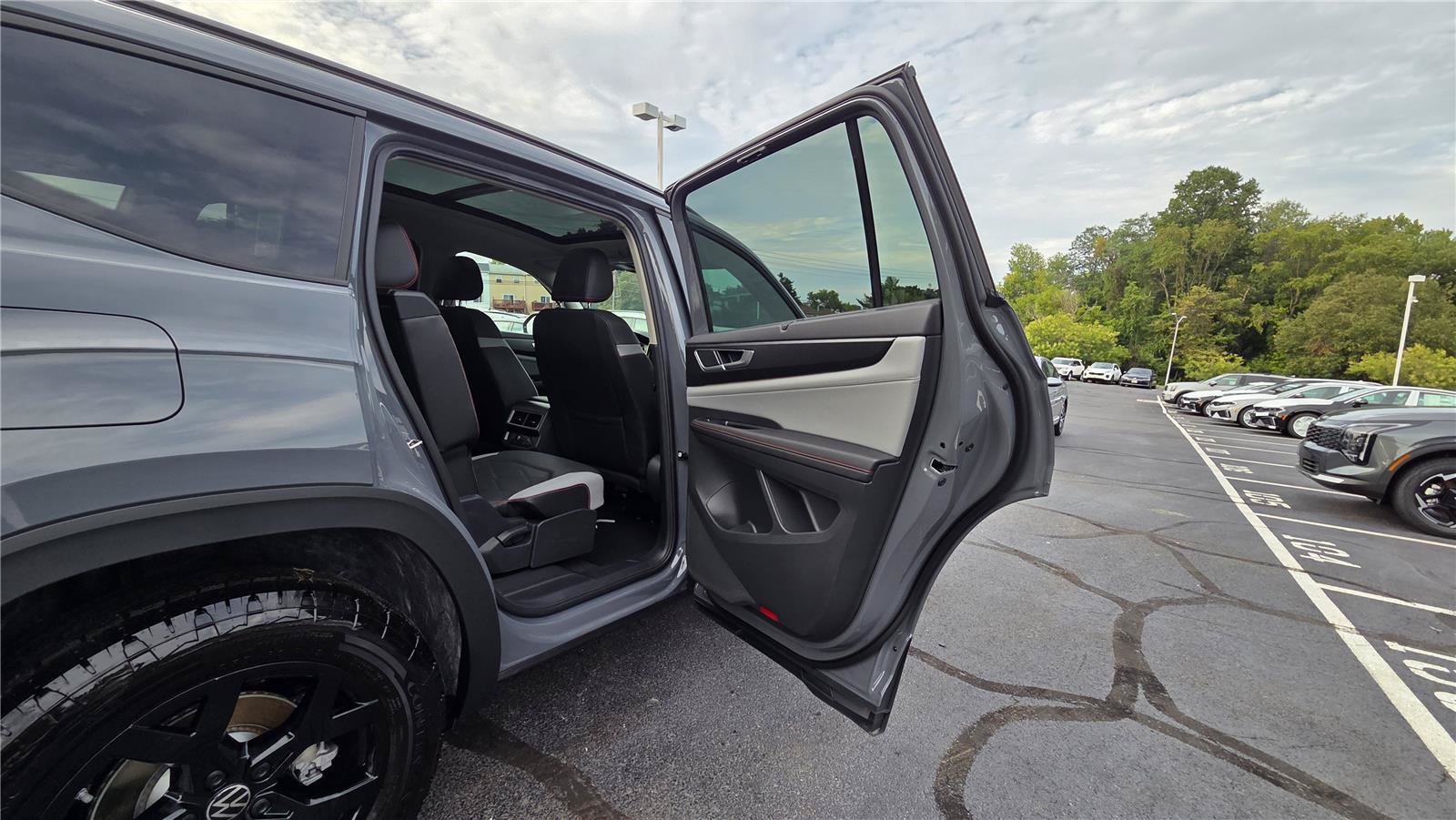 New 2026 Volkswagen Atlas Peak Edition AWD/4WD image 33