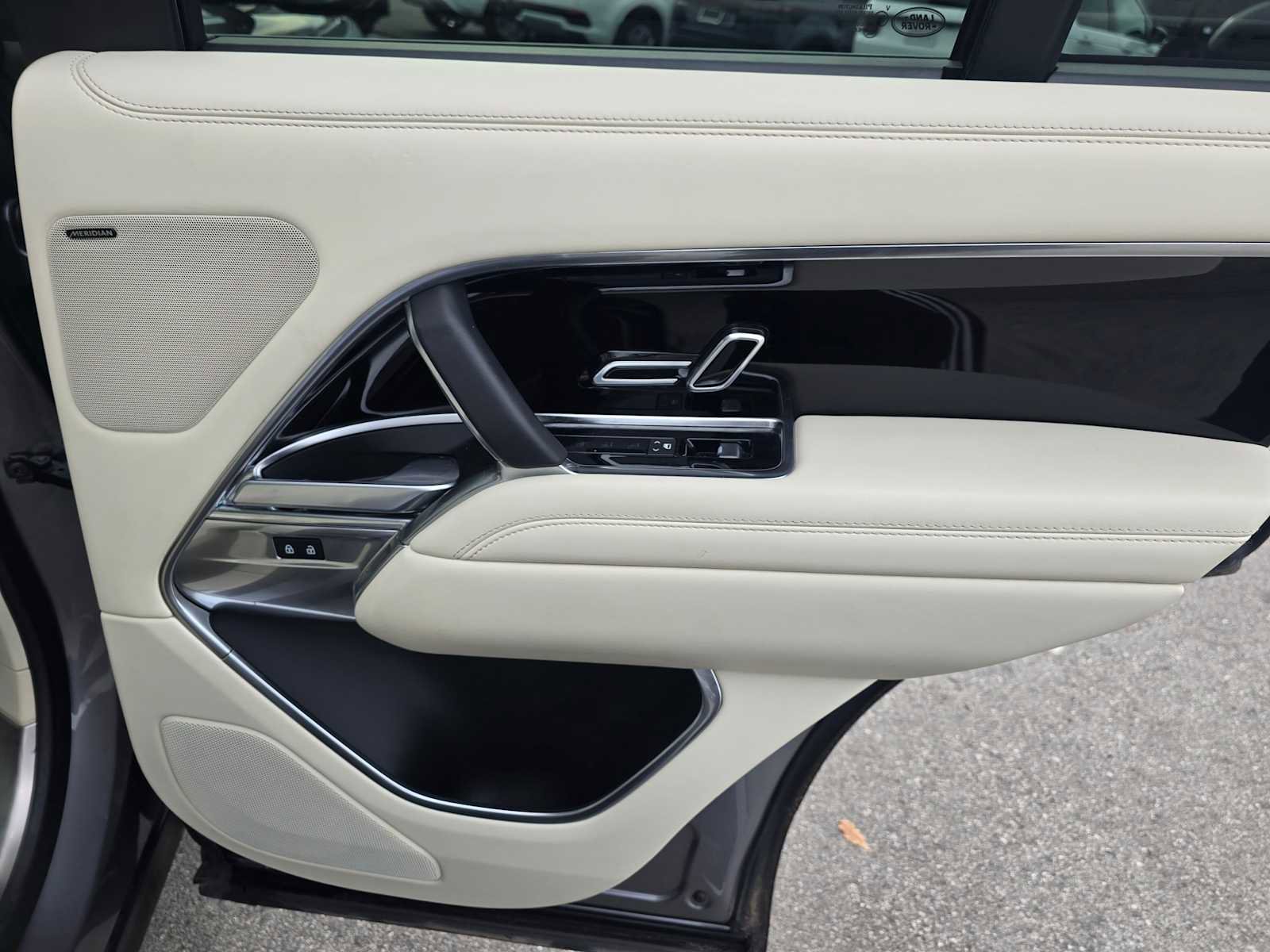 Used 2024 Land Rover Range Rover SE image 13