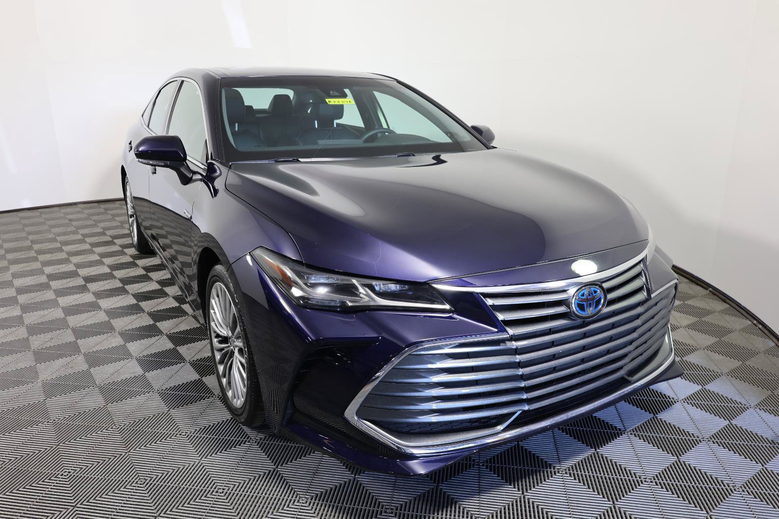 Used 2021 Toyota Avalon Limited FWD image 3
