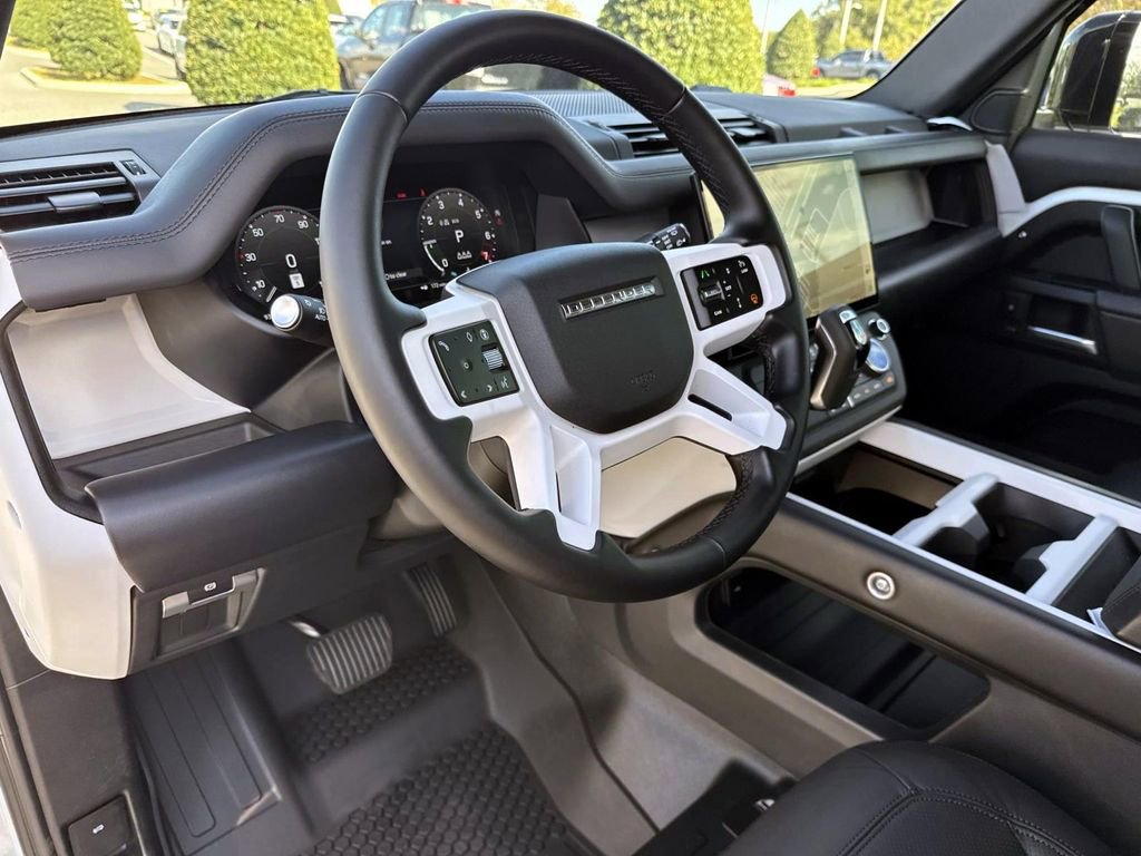 New 2026 Land Rover Defender 110 X-Dynamic SE image 18